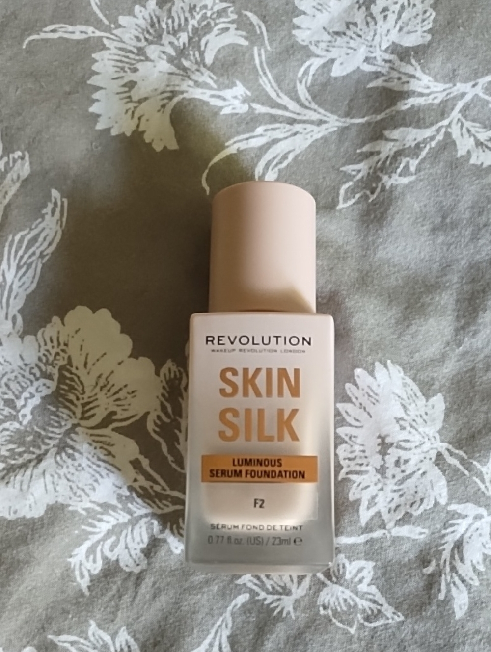 Revolution Skin Silk Luminous Serum Foundation F2 - Beige